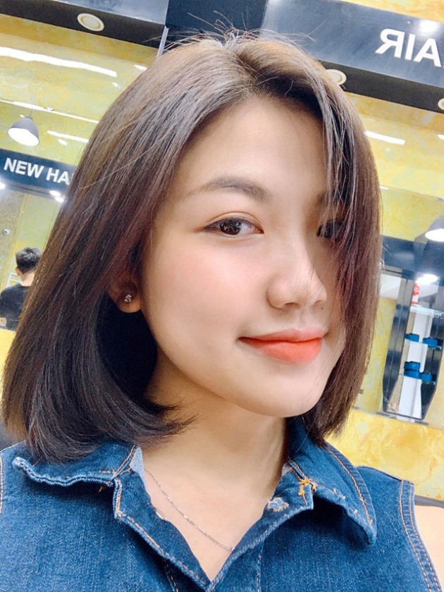 Ảnh Girl Che Mặt Tóc Ngắn Trong Trung Tâm Thương Mại.