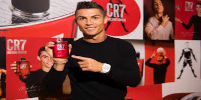 Anh Huong Cua Huyen Thoai Ronaldo Ngoai San Co