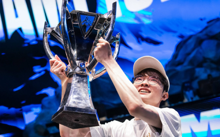 faker-doa-hoa-trong-lang-lmht-han-dang-gay-chan-dong-voi-bat-dong-kinh-dien-69f08204af53e